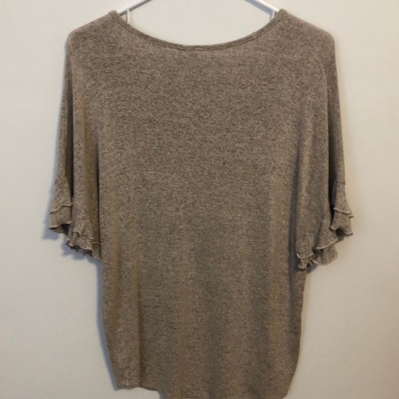 Caution to the Wind Ruffle Sleeve Blouse Size Medium - Picture 4 of 8